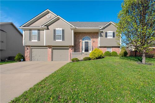 1356 Brown St, Liberty, MO, 64068-1484 | Card Image