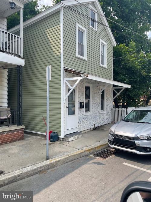 211 Lincoln Ave, SCHUYLKILL HAVEN, PA, 17972-1101 | Card Image