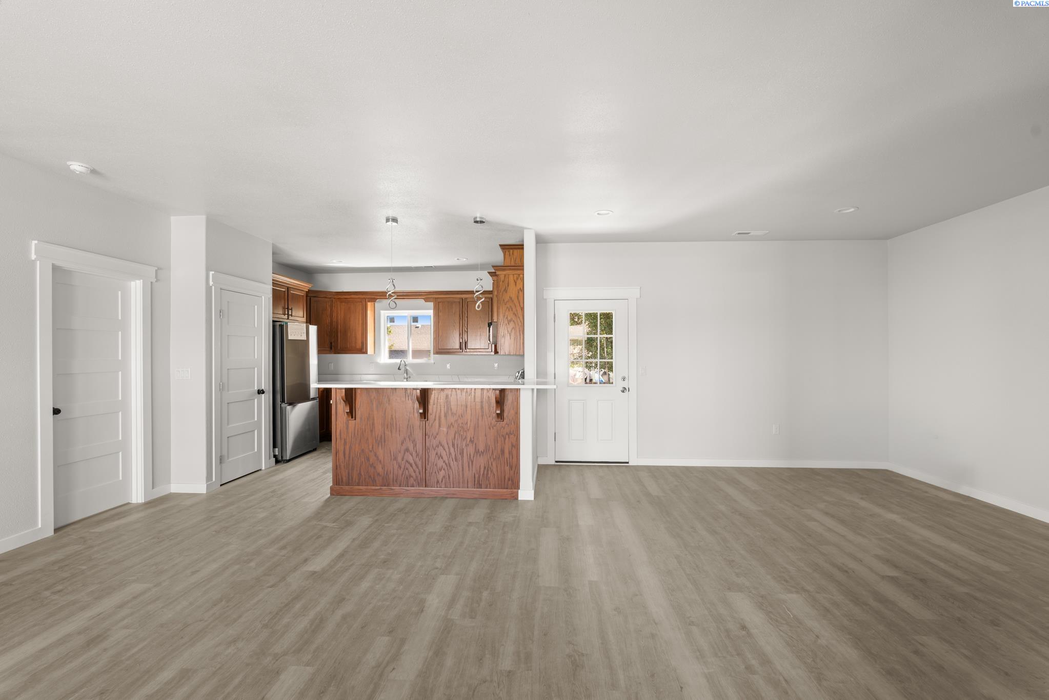 Residential in Sunnyside 4