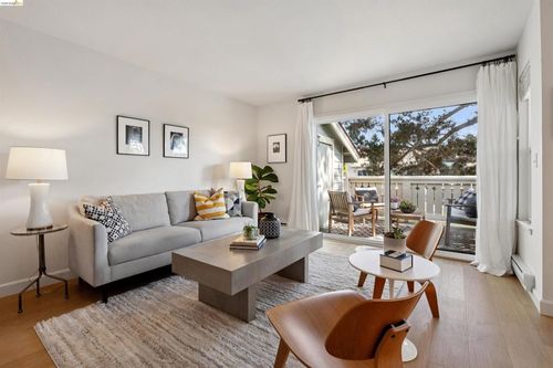 124 Lakeshore Ct, Richmond, CA, 94804-7422 | Card Image