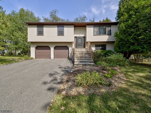 4 S Hampton Ct, Flemington, NJ, 08822-1812 | Card Image