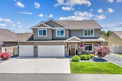 703 S Herrin Ln, Home with 5 bedrooms, 3 bathrooms and null parking in Spokane Valley WA | Image 1