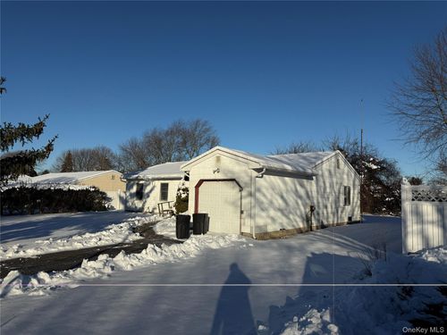 17 Thrasher Ave, Bellport, NY, 11713-1009 | Card Image