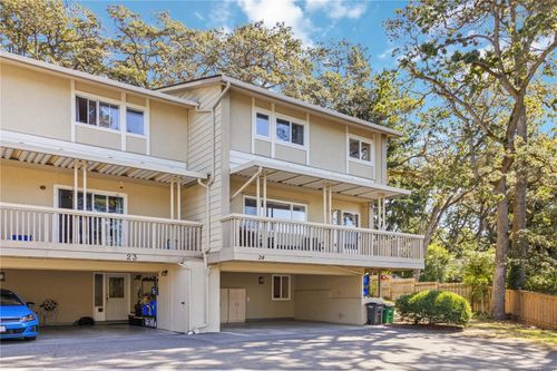 24-3981 Nelthorpe St, Saanich, BC, V8X3Z2 | Card Image