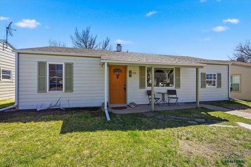 133 E St Francis, Rapid City, SD, 57701-00 | Card Image