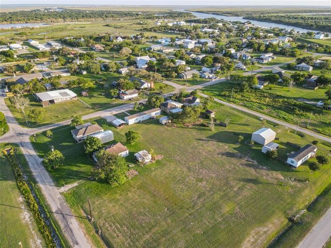 958 Wightman St, House other with 3 bedrooms, 2 bathrooms and null parking in Matagorda TX | Image 9