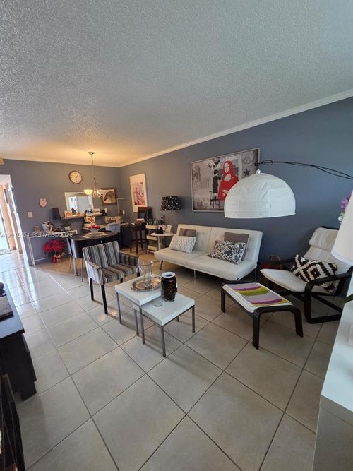 204-5181 W Oakland Park Blvd, Lauderdale Lakes, FL, 33313-1579 | Card Image