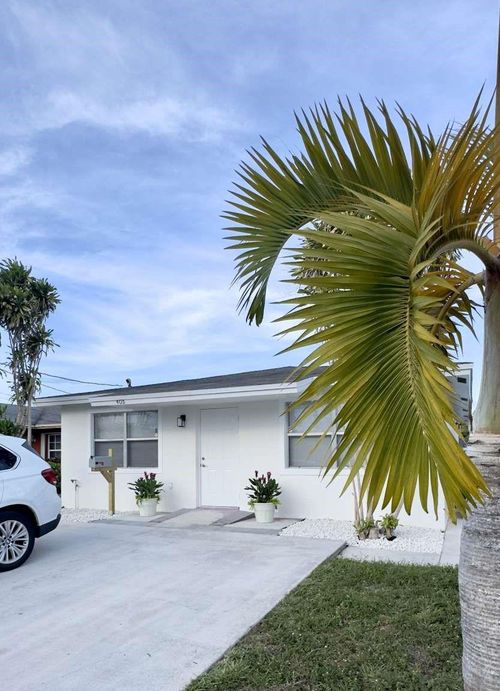 408 Nw 5th Ter, Hallandale Beach, FL, 33009-3215 | Card Image