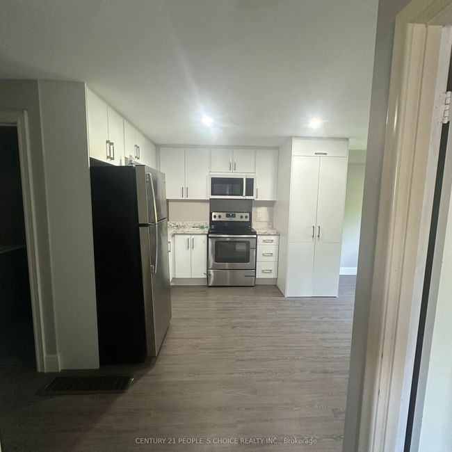 UNIT-2 - 199 Avondale Blvd, House attached with 3 bedrooms, 2 bathrooms and 2 parking in Brampton ON | Image 4
