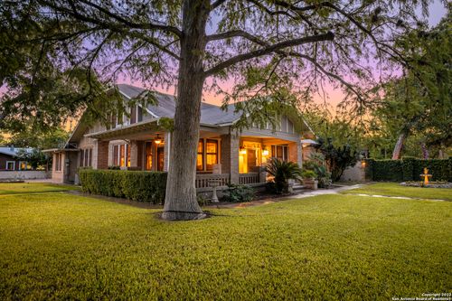390 S Guenther Ave, New Braunfels, TX, 78130-5673 | Card Image
