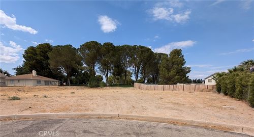 14784 Kent Ln, Helendale, CA, 92342-7801 | Card Image