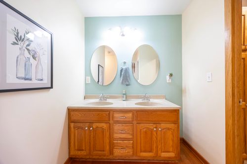 7220 Sprucewood Ave, Woodridge, IL, 60517-2210 | Card Image