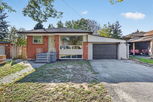 18 Roseglor Cres, Toronto, ON, M1P3T6 | Card Image