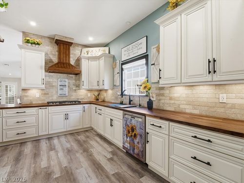 4904 Winterset Dr, Las Vegas, NV, 89130-3614 | Card Image