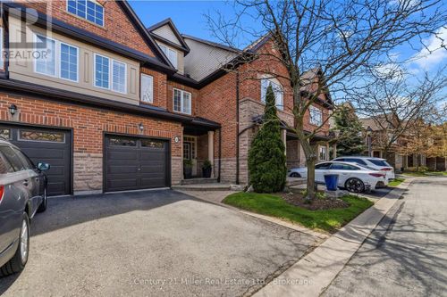 16-300 Ravineview Way, Oakville (WC Wedgewood Creek), ON, L6H7J1 | Card Image