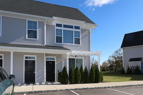 209 Breton Way, Glen Cove, NY, 11542-2661 | Card Image