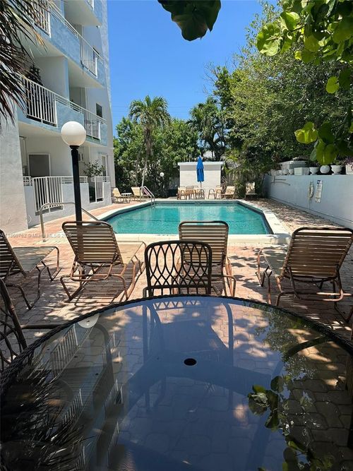 apt-305-2900 Banyan St, Fort Lauderdale, FL, 33316-1529 | Card Image