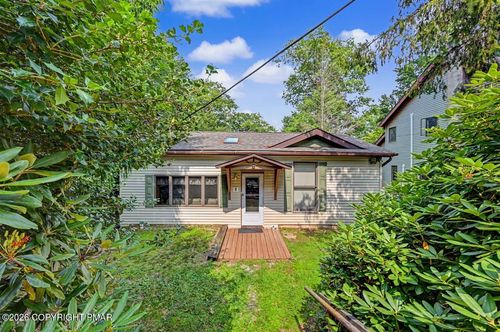 27 Fern St, Lake Harmony, PA, 18624-6005 | Card Image