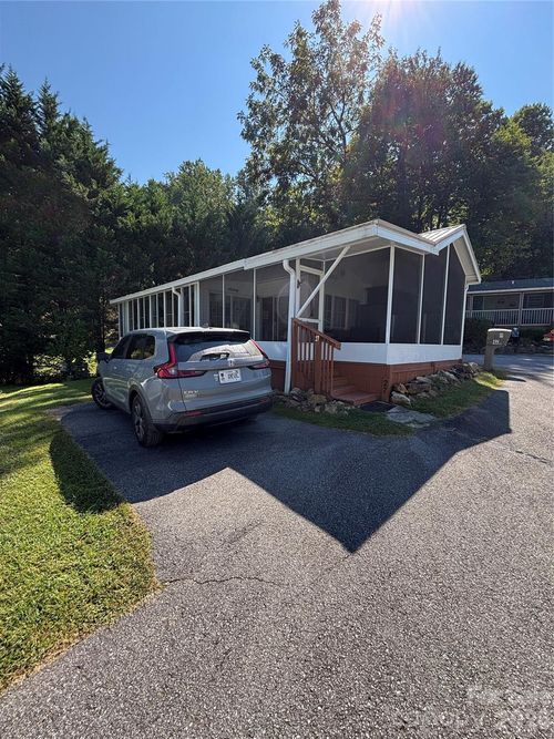 27 Levi Dr, Maggie Valley, NC, 28751-8600 | Card Image