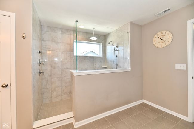 Walk-in Shower | Image 27