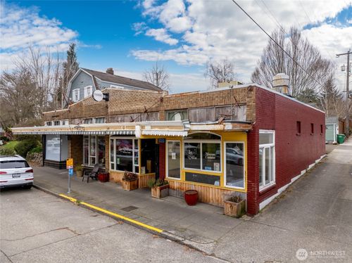 3404 Ne 55th St, Seattle, WA, 98105-2310 | Card Image