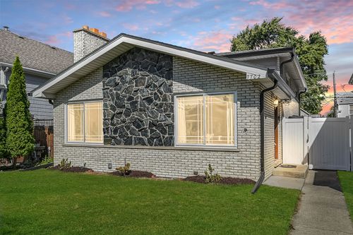 7702 W 66th St, Bedford Park, IL, 60501-1908 | Card Image