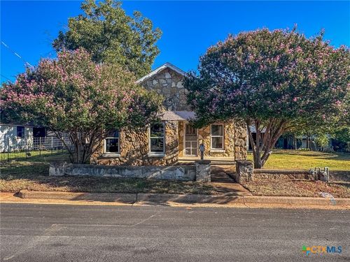 511 Saunders St, Gatesville, TX, 76528-1321 | Card Image