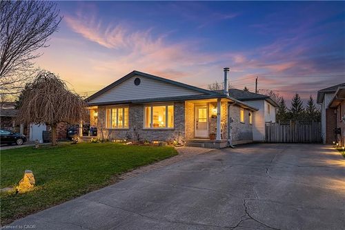 48 Tamvale Cres, Kitchener, ON, N2E3K7 | Card Image