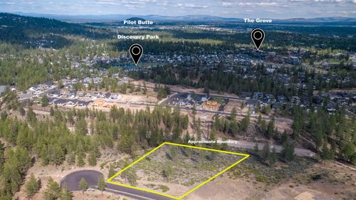 19121 Horizon View Dr, Bend, OR, 97703-8302 | Card Image
