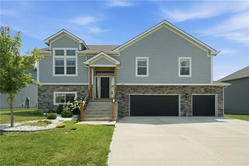 16029 Craig St, Basehor, KS, 66007-7706 | Card Image