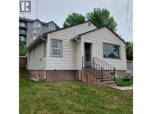 3220 35 St, Vernon, BC, V1T6B7 | Card Image