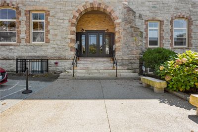 104 - 426 Spring Street, Condo with 2 bedrooms, 2 bathrooms and 2 parking in Newport RI | Image 2