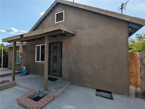 2319 Wilshire St, Riverside, CA, 92501-2141 | Card Image
