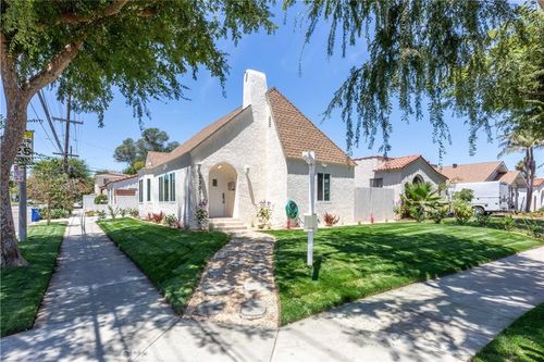 3301 Falcon Ave, Signal Hill, CA, 90755-4811 | Card Image