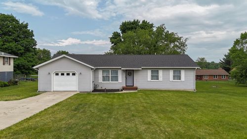 56570 Warren Dr, Dowagiac, MI, 49047-8766 | Card Image
