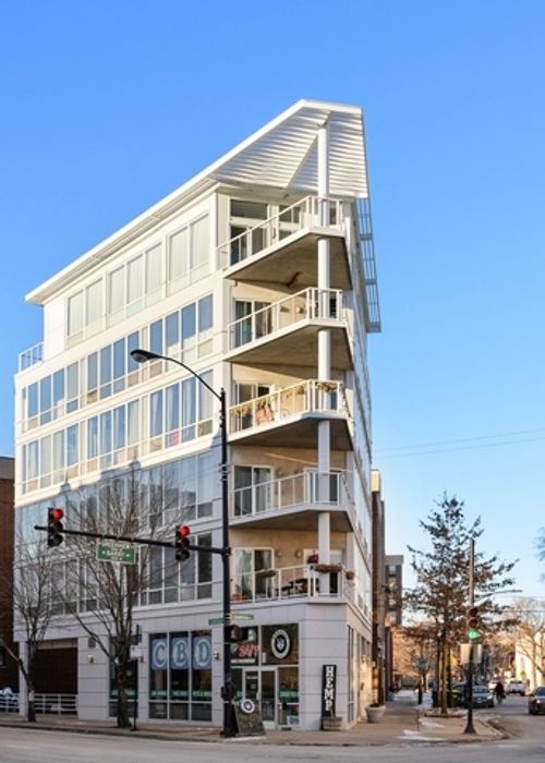 4e-3110 N Greenview Ave, Chicago, IL, 60657-7986 | Card Image