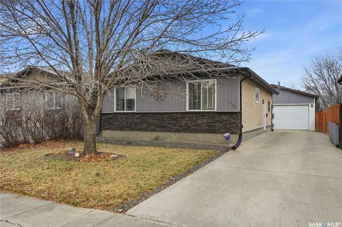 1122 Ferguson Cres, Regina, SK, S4N6V4 | Card Image