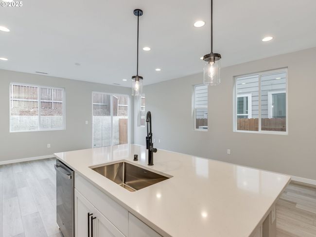 724 Nw 178 Th Way, House attached with 3 bedrooms, 3 bathrooms and 2 parking in Ridgefield WA | Image 8