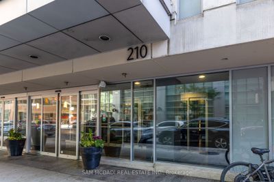 611 - 210 Victoria St, Condo with 0 bedrooms, 1 bathrooms and null parking in Toronto ON | Image 2