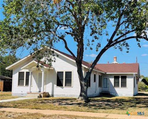 302 W French St, Cuero, TX, 77954-3628 | Card Image