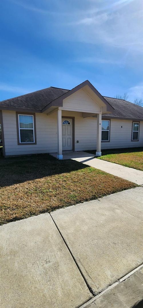 8421 W 1st St, Needville, TX, 77461-7883 | Card Image