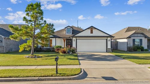 13004 E 122nd Pl N, Collinsville, OK, 74021-8008 | Card Image