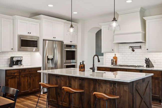 Flawless Gourmet Kitchen includes a double oven | Image 7