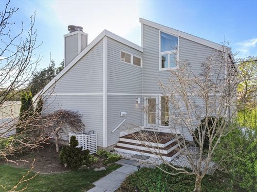 11 Stoney Brook Ln, Dartmouth, MA, 02748-2024 | Card Image