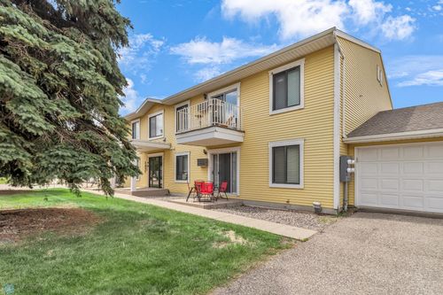 3217 15th Ave S, Fargo, ND, 58103-4548 | Card Image