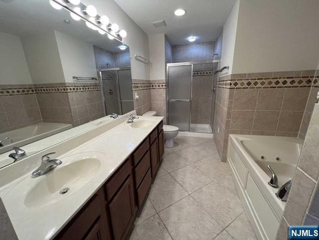 94 Osprey Ct, Townhouse with 2 bedrooms, 3 bathrooms and null parking in Secaucus NJ | Image 7