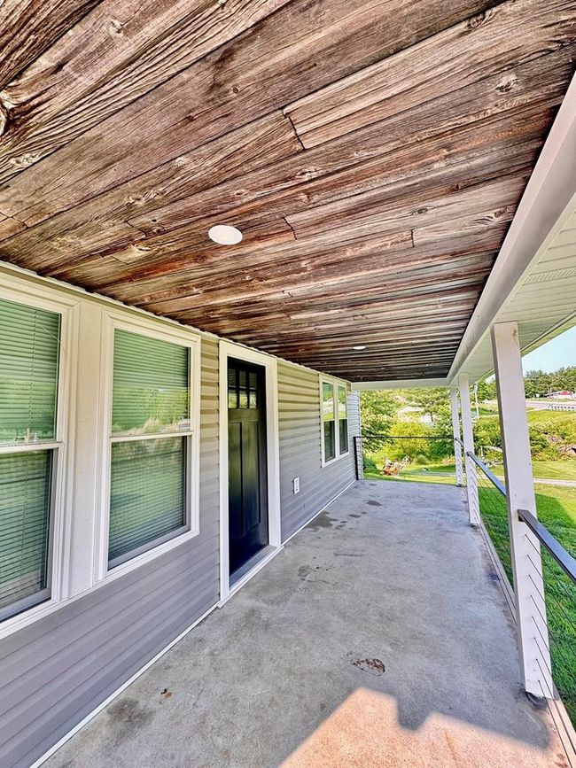18437 Governor G C Peery Hwy, House other with 3 bedrooms, 2 bathrooms and null parking in Pounding Mill VA | Image 29