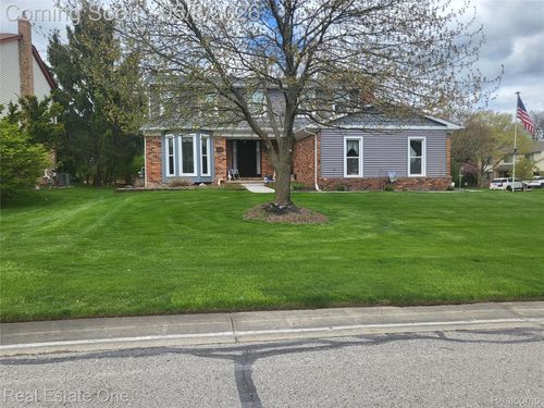 2760 Winter Park Rd, Rochester Hills, MI, 48309-1354 | Card Image