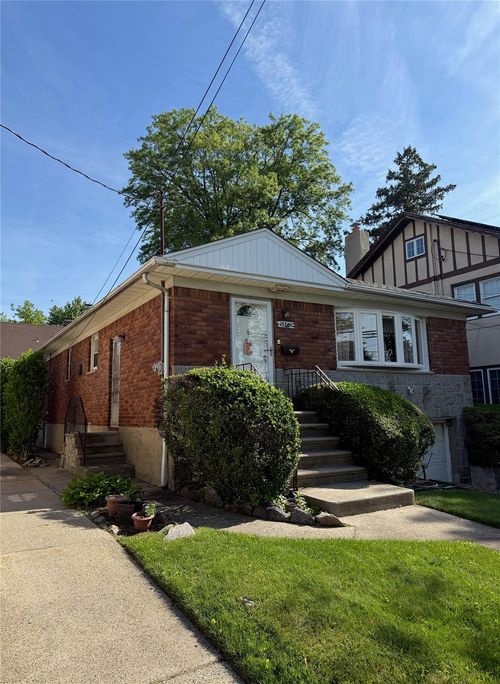 157 12th Rd, Whitestone, NY, 11357-1946 | Card Image