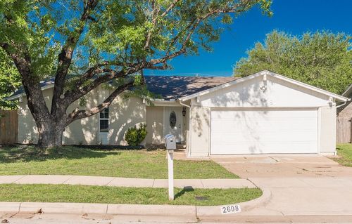2608 Shenandoah Dr, Arlington, TX, 76014-1330 | Card Image